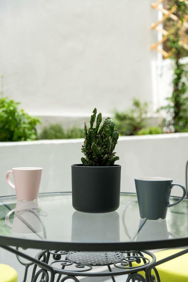 Central Cozy Studio With A Secret Garden Атина Екстериор снимка