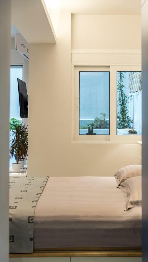 Central Cozy Studio With A Secret Garden Атина Екстериор снимка